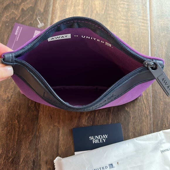 United Airlines x Away Travel Amenity Kit Purple Zip Pouch Travel Bag Neoprene - Picture 8 of 10